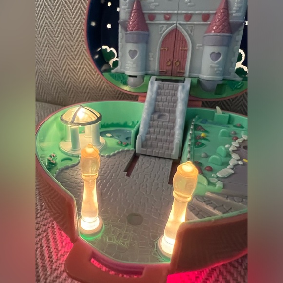 1992 Polly Pocket Starlight Castle - Lights Work - No figures! - Picture 3 of 7